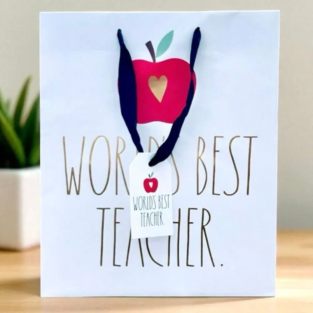 NWT Rae Dunn White World’s best Teacher Apple gift bag & hanging to:/from: card
